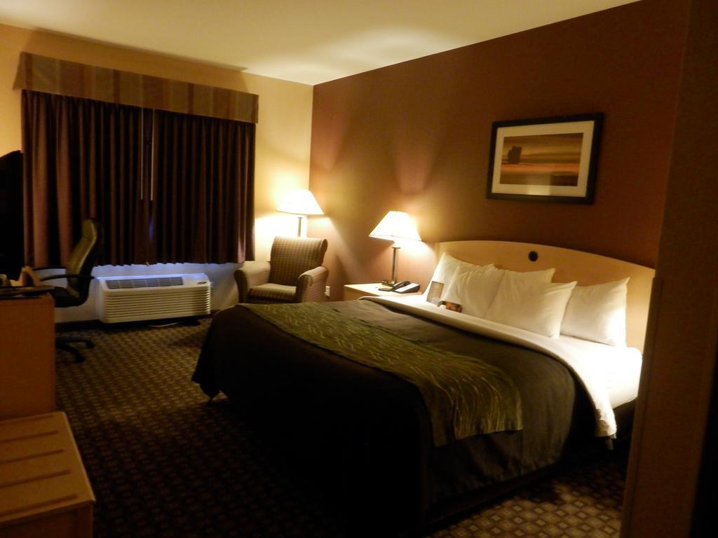 Quality Inn & Suites Loveland Exteriör bild