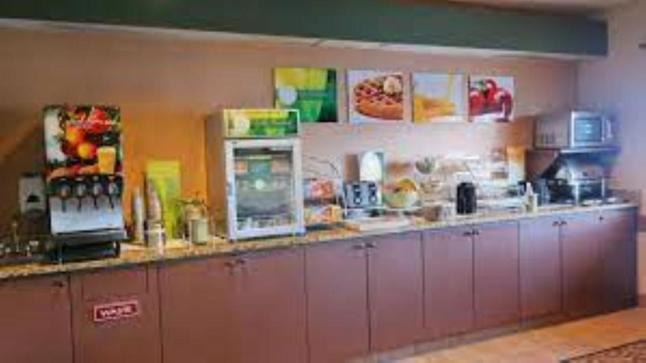 Quality Inn & Suites Loveland Exteriör bild
