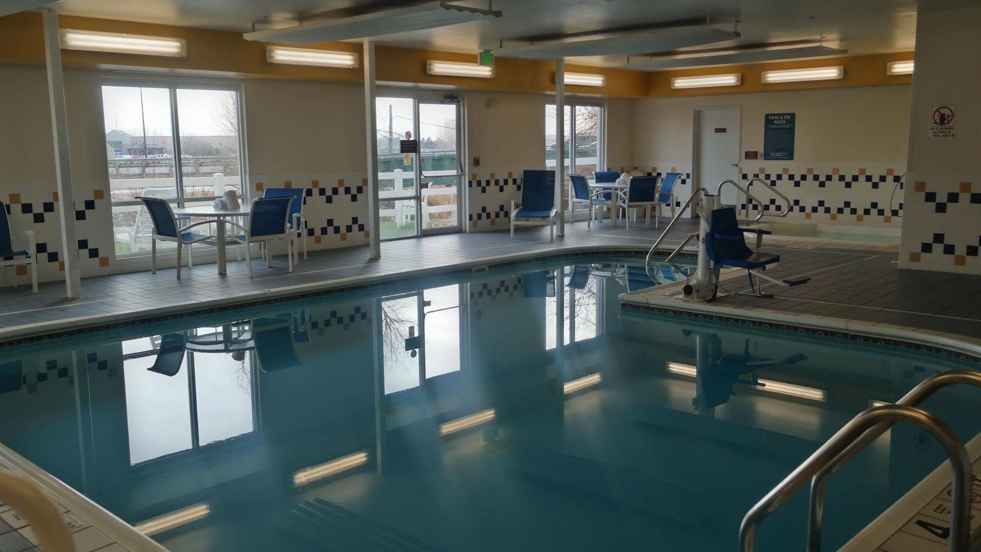 Quality Inn & Suites Loveland Exteriör bild